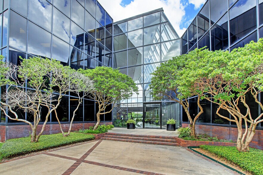 More Photos Of 3000 Wilcrest Dr, Houston Unknown For Lease