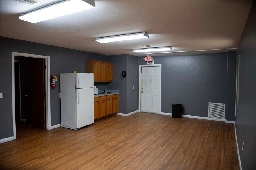 More Photos Of 4134 US 441, Lake City Light Manufacturing For Lease