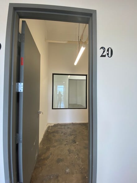 More Photos Of 901 E 31st St, Los Angeles Manufacturing For Lease