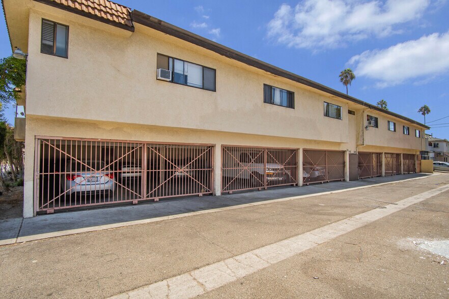 More Photos Of 7061 Whitsett Ave, North Hollywood Apartments For Sale
