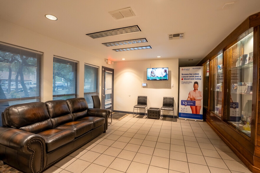 More Photos Of 8004 West Ave, San Antonio Office For Sale