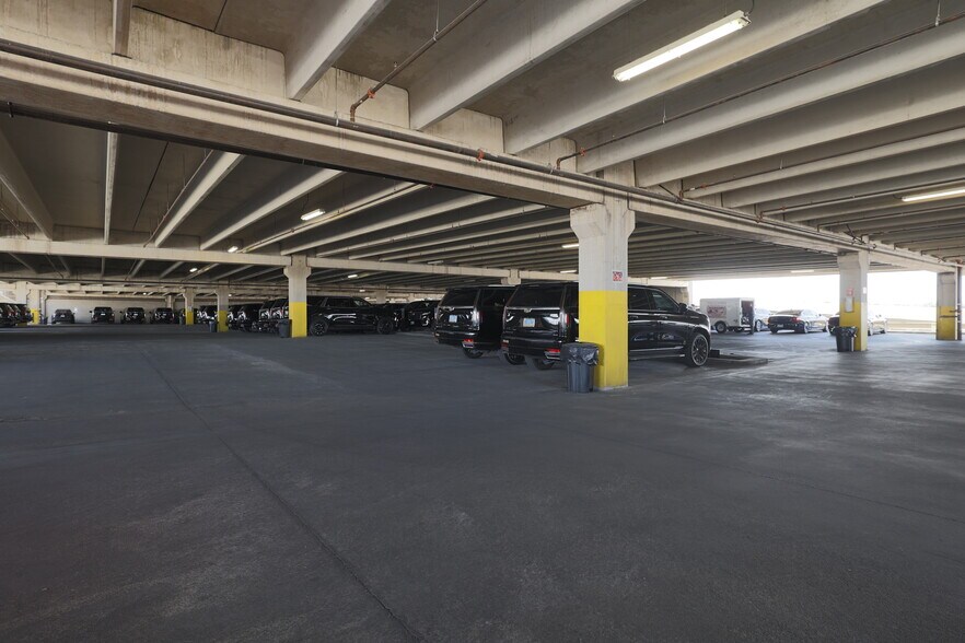 More Photos Of 1900 Industrial Rd, Las Vegas Parking Garage For Lease