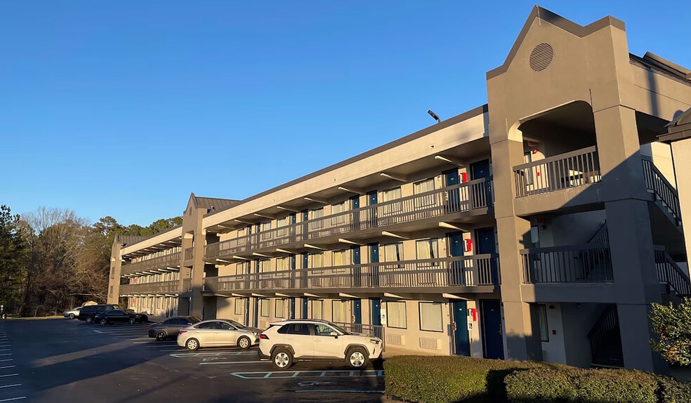 More Photos Of 4627 280 Hwy, Birmingham Hotel For Sale