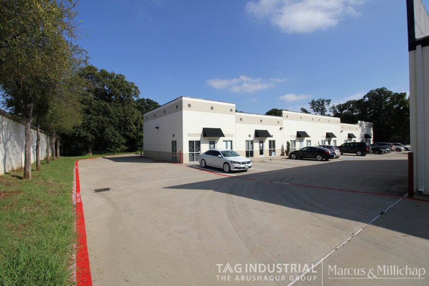 More Photos Of 801 Station Dr, Arlington Flex For Lease