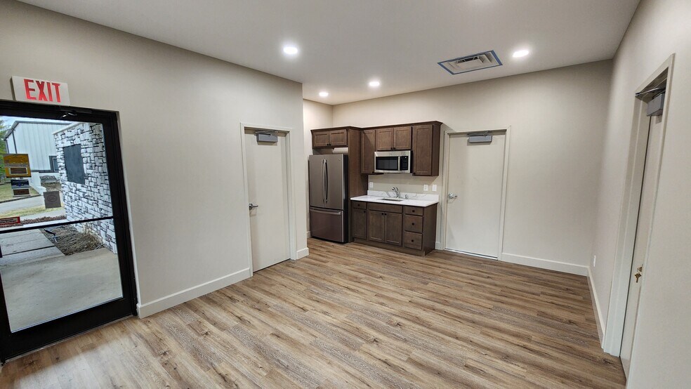 More Photos Of 272 E Kemper Rd, Loveland Industrial For Lease