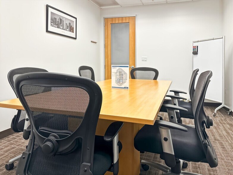 More Photos Of 2929 Allen Pky, Houston Coworking Space