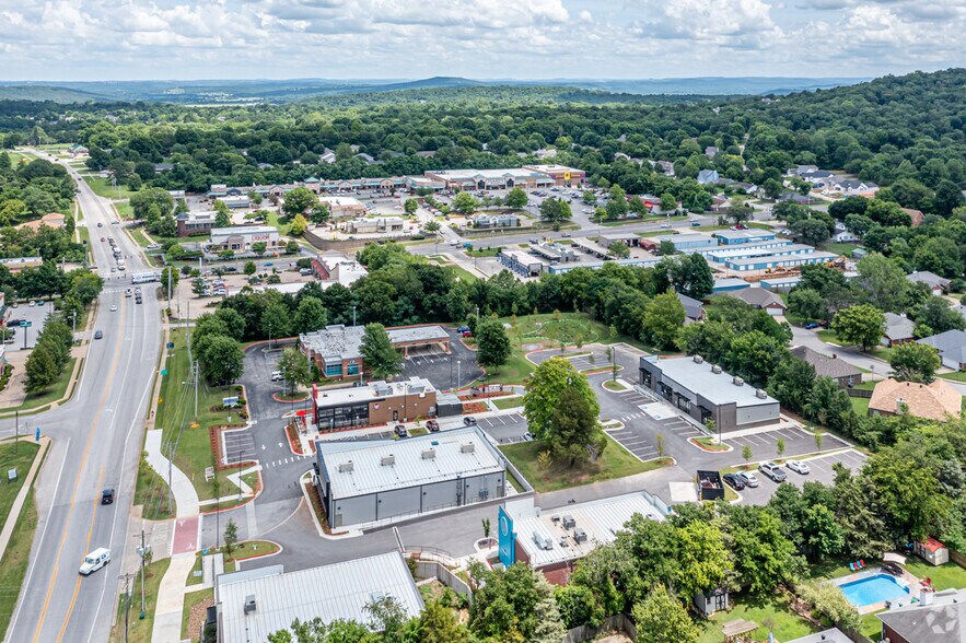 More Photos Of 2649 E Mission Blvd, Fayetteville Office For Lease