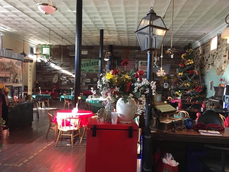 More Photos Of 104 S 2nd St, Okemah Restaurant For Sale
