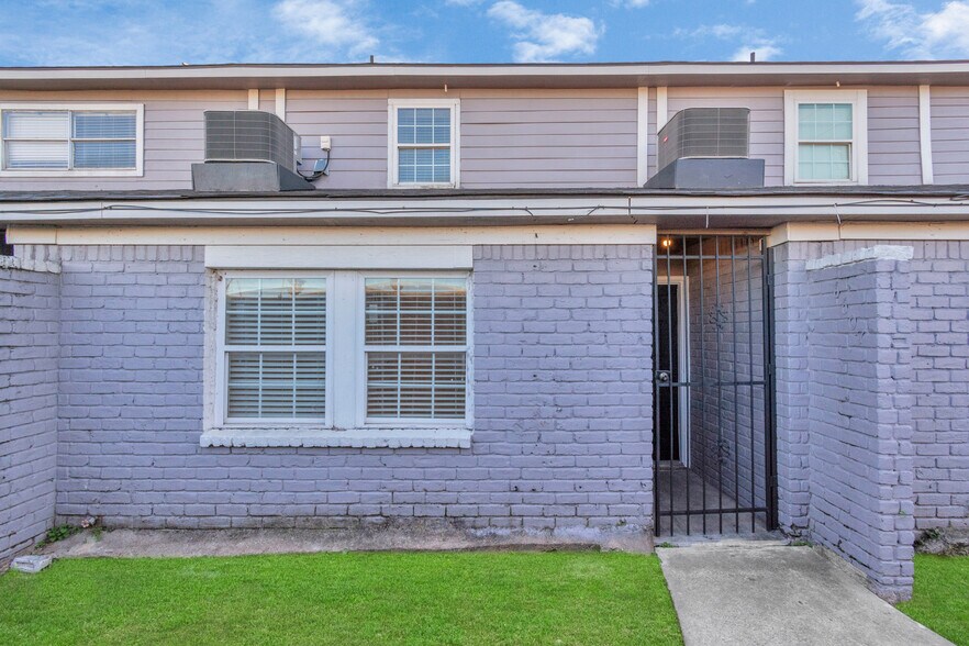 More Photos Of 6659 Brittmoore rd, Houston Multifamily For Sale