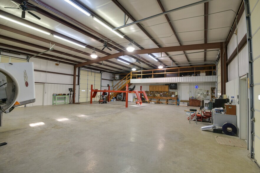 More Photos Of 2533 Highway 41A S, Shelbyville Showroom For Sale