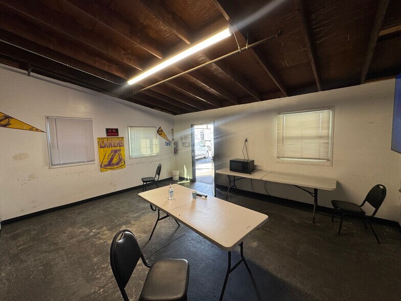 More Photos Of 6006 S Western Ave, Los Angeles Warehouse For Sale