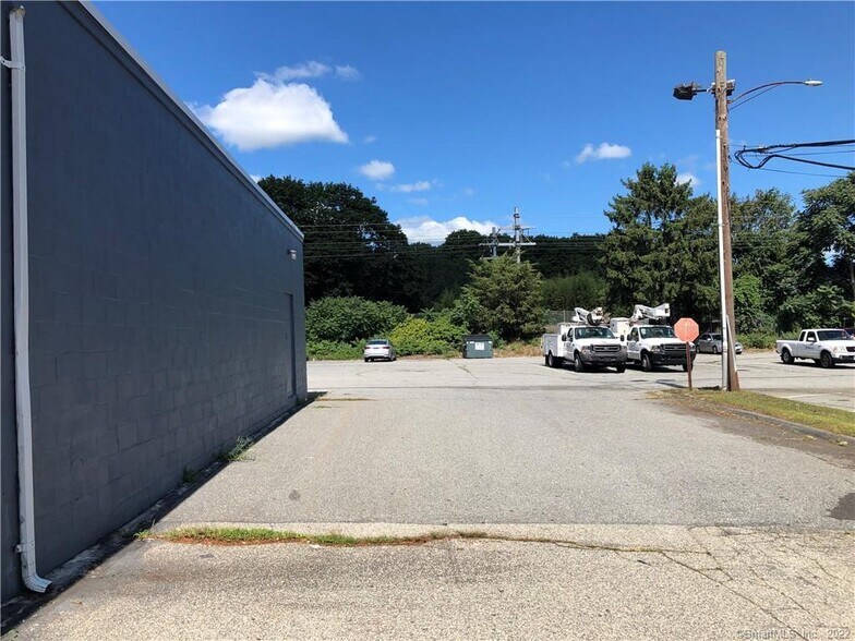 More Photos Of 15-19 E Main St, Clinton Storefront For Sale