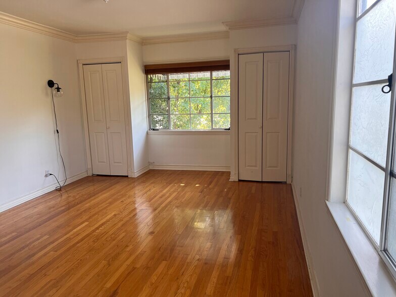 More Photos Of 5005 Cahuenga Blvd, North Hollywood Apartments For Sale