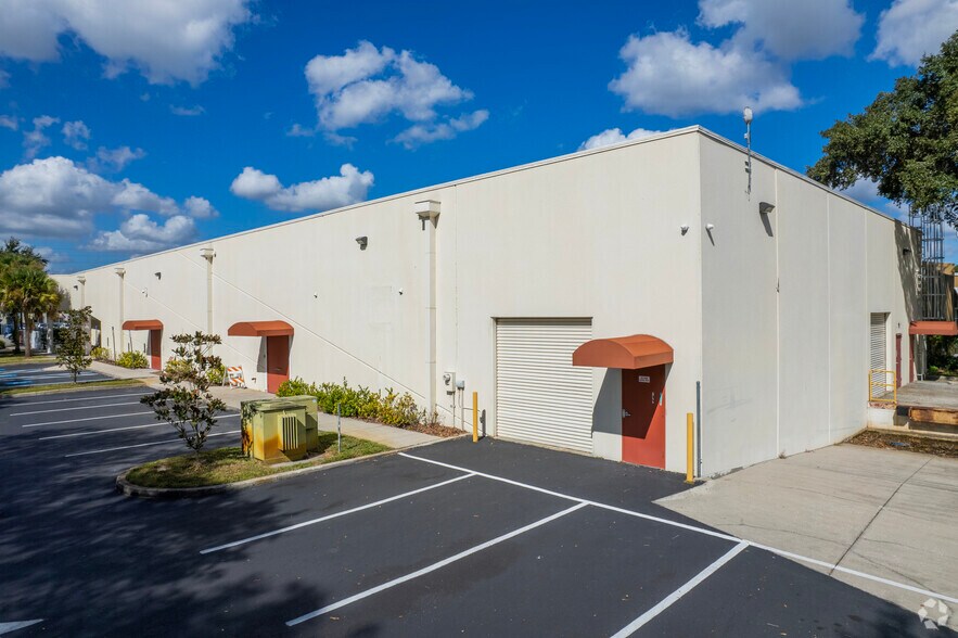 Primary Photo Of 13507 N Nebraska Ave, Tampa Restaurant For Lease