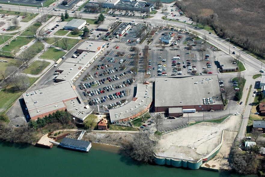 More Photos Of 2 River Walk Mall, Charleston Unknown For Lease