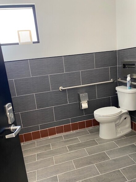 More Photos Of 917 W Compton Blvd, Compton Storefront Retail Office For Lease