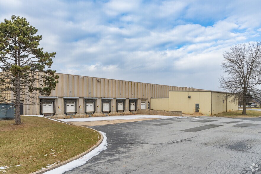 More Photos Of 1062 MacArthur Rd, Reading Warehouse For Lease