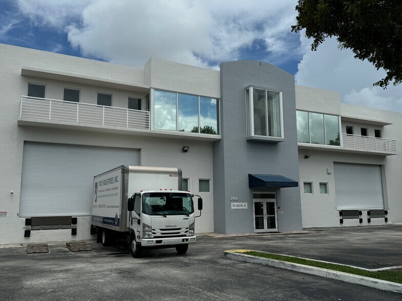 More Photos Of 2100 Nw 102nd Pl, Doral Warehouse For Lease