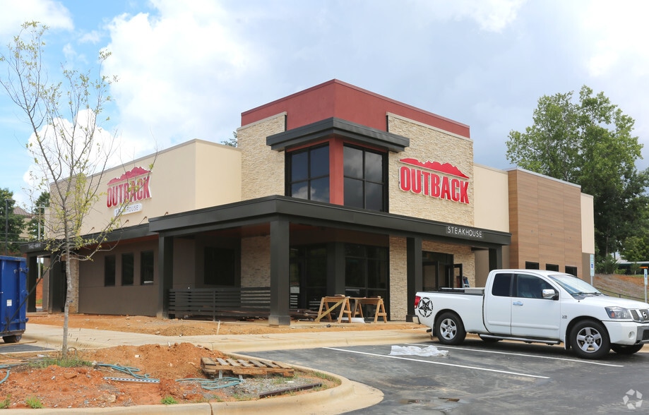 More Photos Of 4526 W Wendover Ave, Greensboro Unknown For Lease