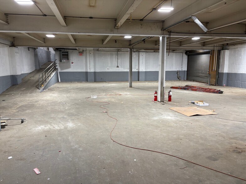 More Photos Of 18762-18772 Hollis Ave, Hollis Warehouse For Lease