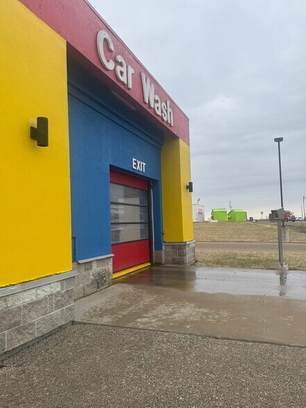 More Photos Of 123 N 13th Ave, Winneconne Carwash For Sale