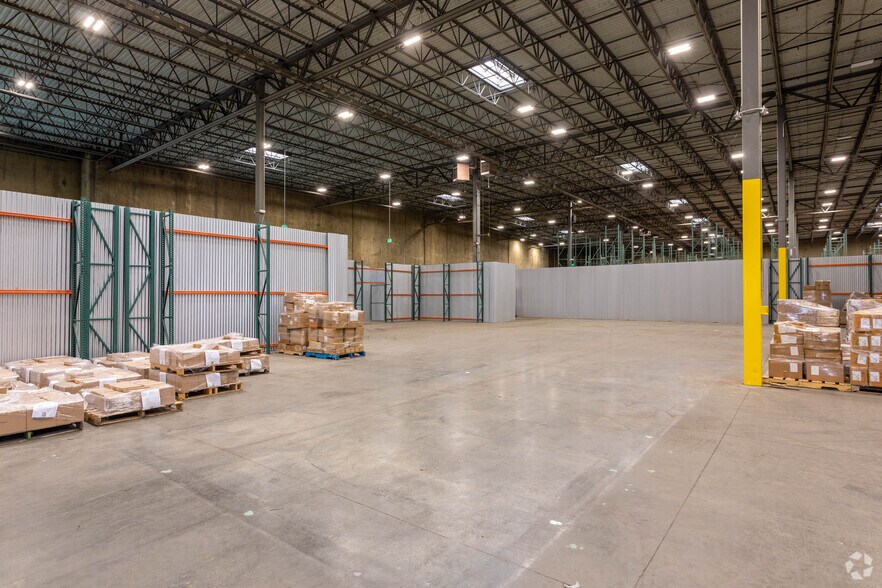 More Photos Of 2470 Airport Blvd, Aurora Distribution For Lease