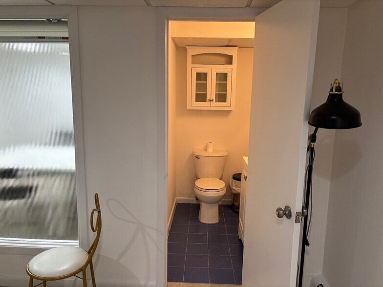 More Photos Of 1331 Anderson, Fort Lee Medical For Sale