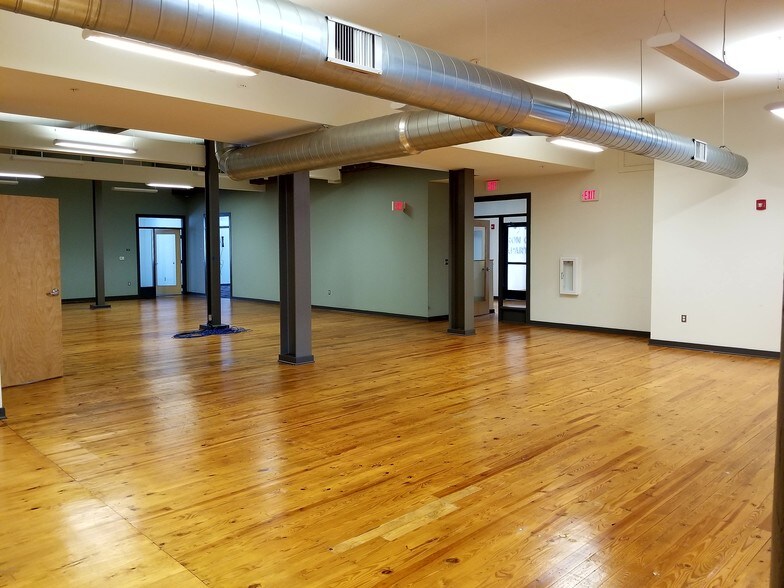 More Photos Of 325 Brown St, Petersburg Apartments For Lease