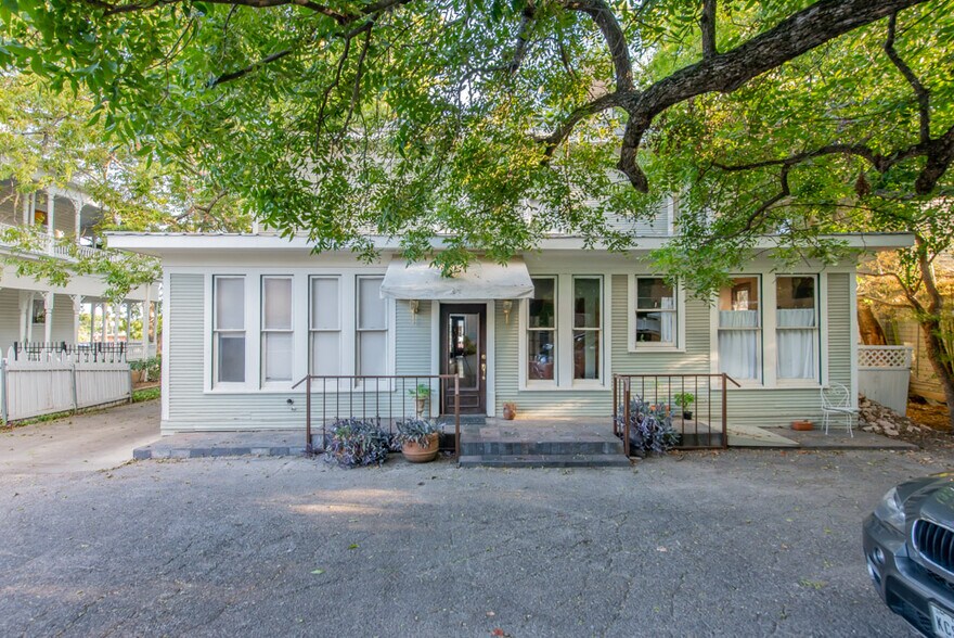 More Photos Of 322 W Hopkins St, San Marcos Storefront Retail Office For Lease