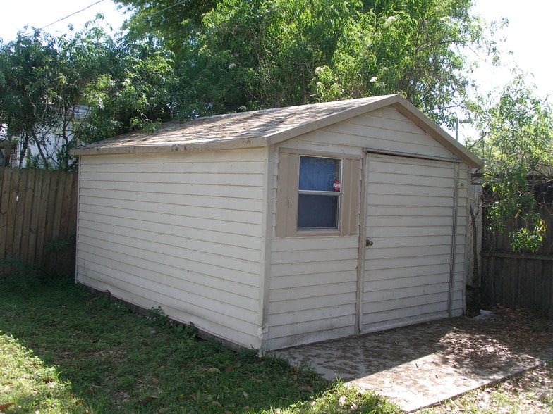 More Photos Of 9316 1st Ave, Orlando Office For Sale