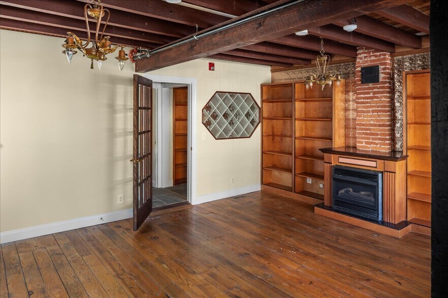 More Photos Of 159 N Sycamore St, Newtown Office For Lease