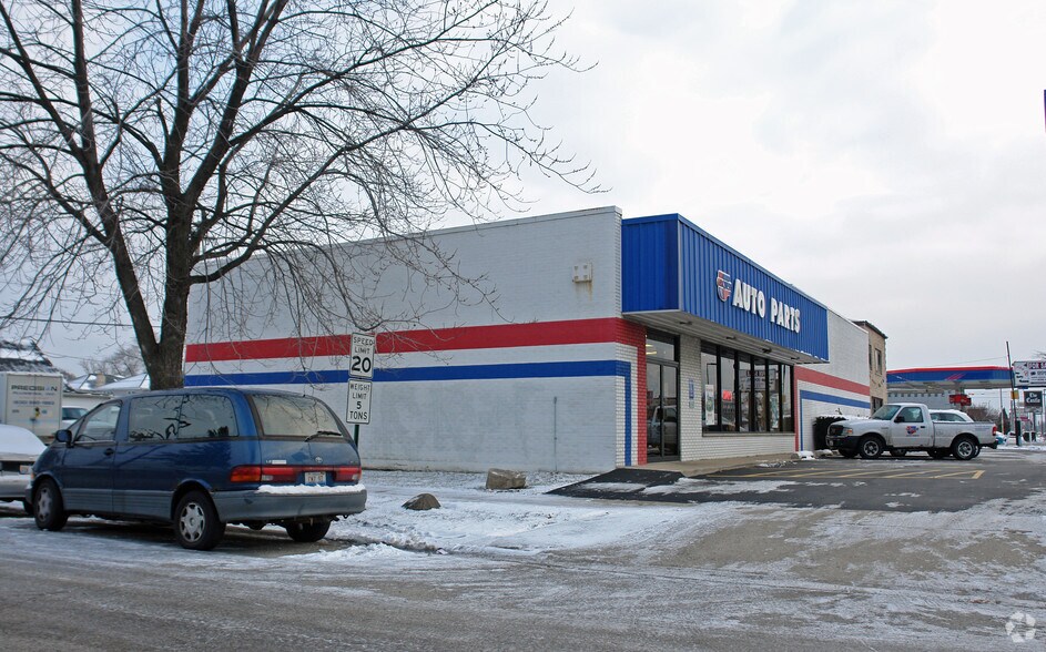 More Photos Of 5730 W 79th St, Burbank Freestanding For Lease