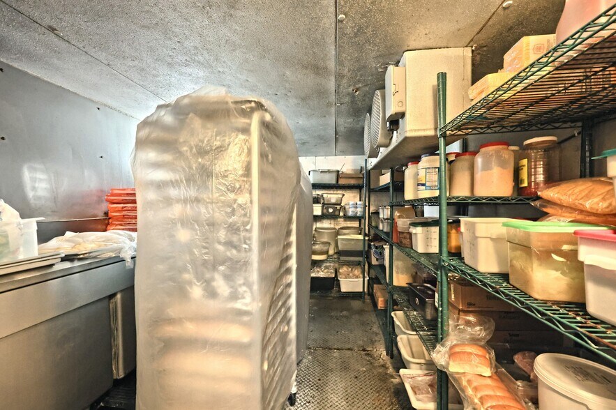 More Photos Of 1 Cherry St, Seven Valleys General Retail For Sale