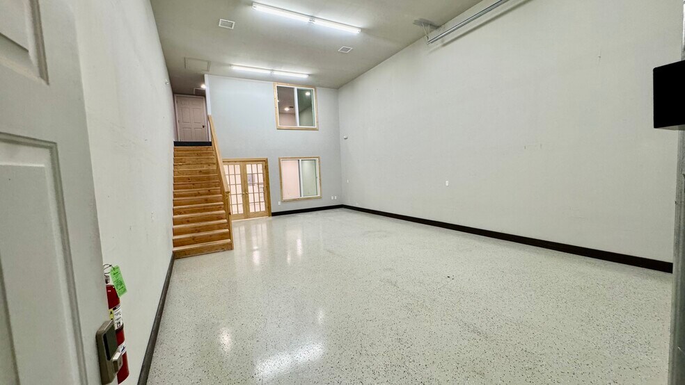 More Photos Of 308 W State Highway 152, Mustang Light Distribution For Lease