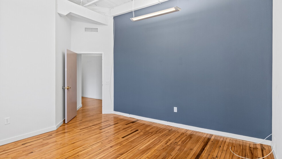 More Photos Of 514 Dabney Rd, Henderson Office For Lease