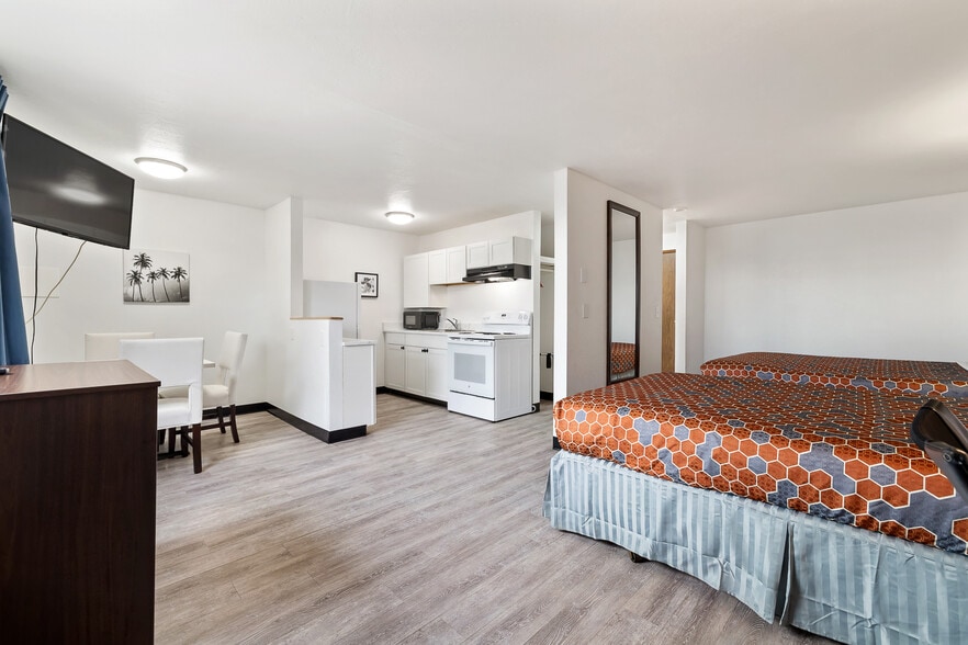 More Photos Of 321 N Johnson St, Kennewick Hotel For Sale