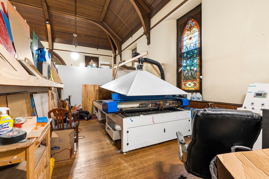 More Photos Of 2460 Mount rd, Aston Township Movie Radio TVStudio For Sale