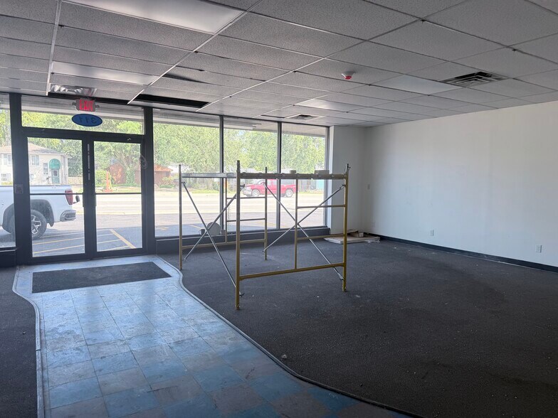 More Photos Of 305-325 S Kennedy Dr, Bradley Unknown For Lease