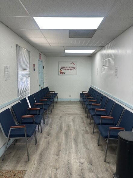 More Photos Of 403-405 N MacLay Ave, San Fernando Office For Lease