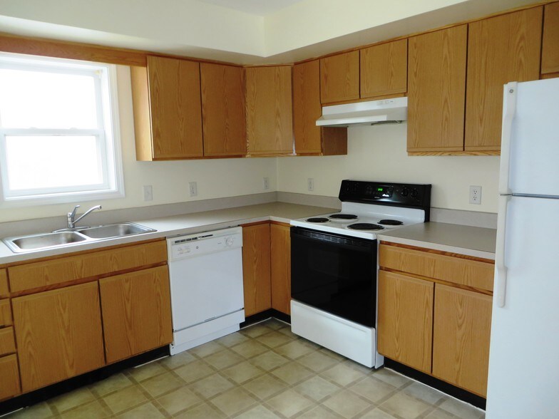 More Photos Of 692 South St, Highland Apartments For Sale