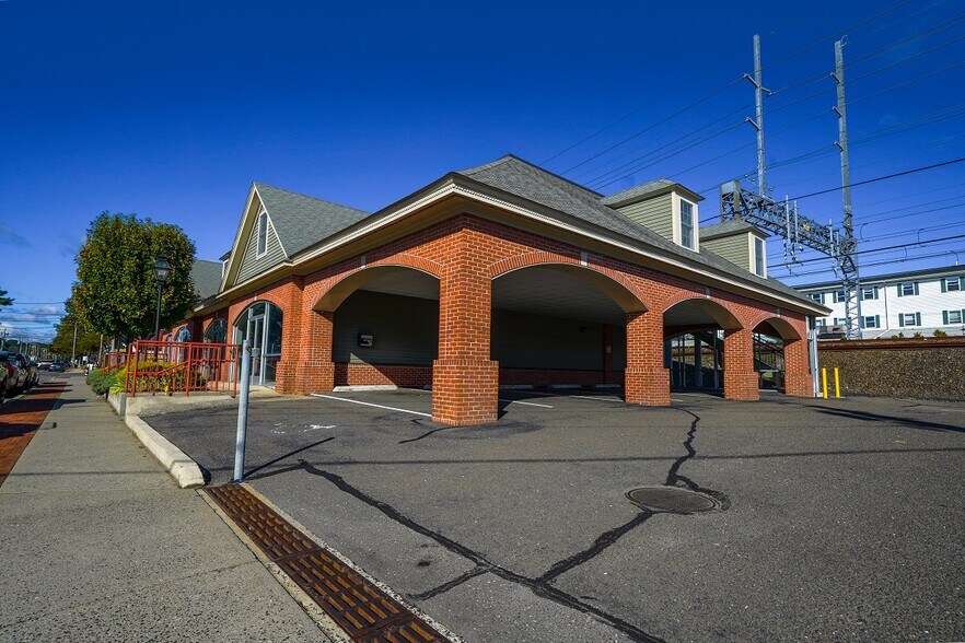 More Photos Of 1916 Post Rd, Fairfield Storefront Retail Office For Lease