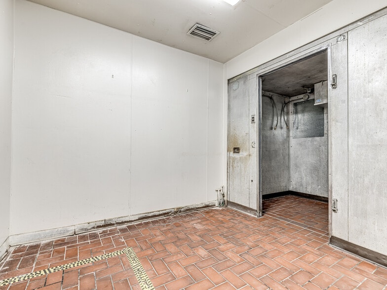 More Photos Of 741 NW 12th St, Moore Restaurant For Lease