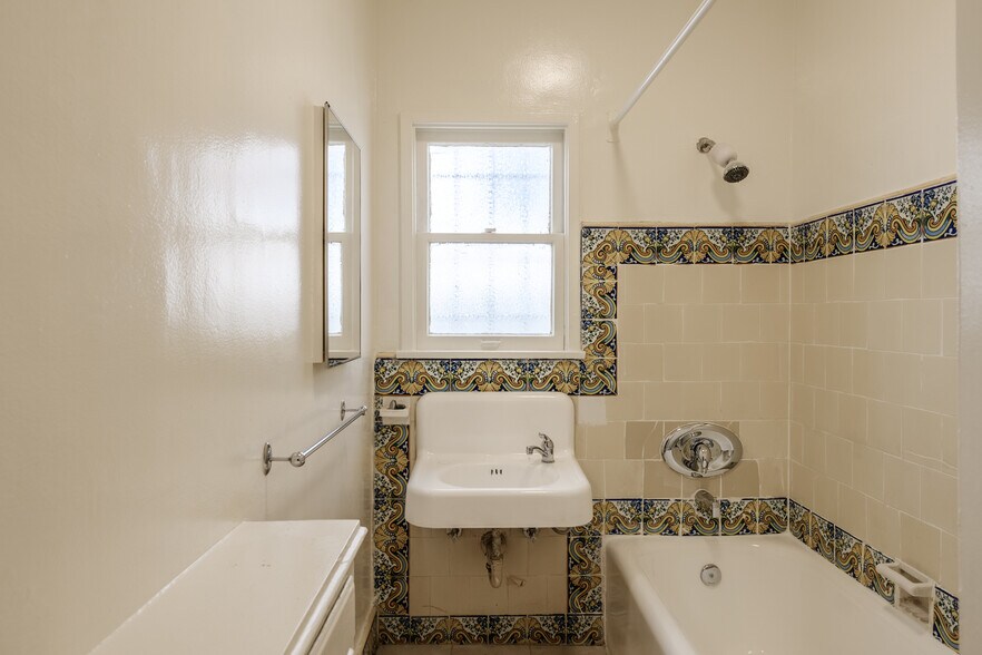 More Photos Of 6017 Whitworth Dr, Los Angeles Apartments For Sale