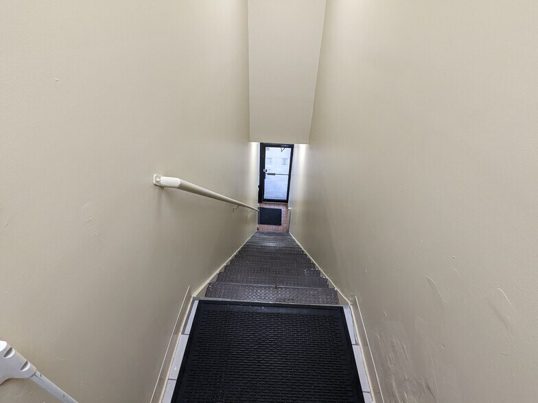 More Photos Of 7252 Metropolitan Ave, Middle Village General Retail For Sale