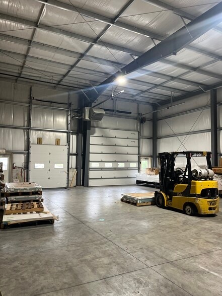 More Photos Of 155 New Haven Ave, Derby Showroom For Lease