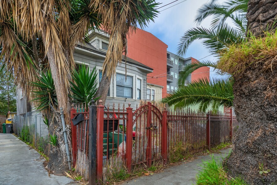 More Photos Of 2857 Ford St, Oakland Multifamily For Sale