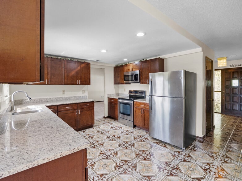 More Photos Of 6070 Minton Rd NW, Palm Bay Office For Sale