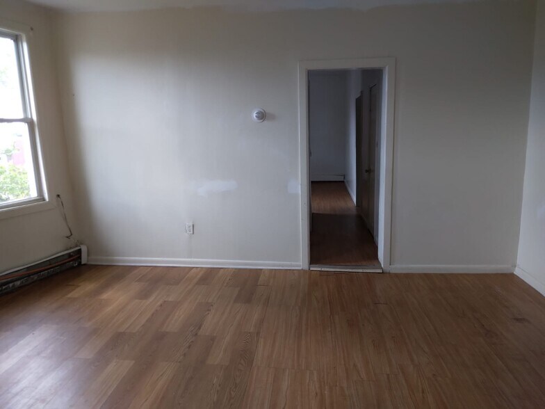 More Photos Of 661 S 18th St, Newark Apartments For Sale