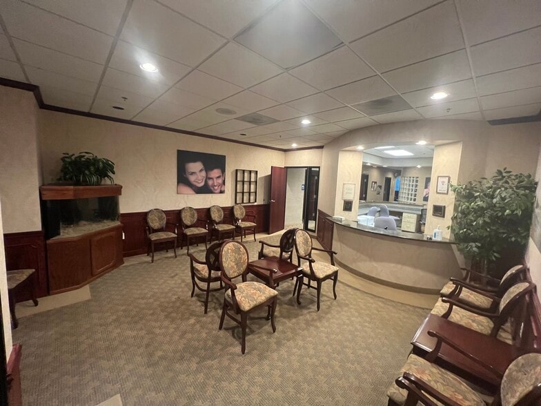 More Photos Of 2300 Haggerty Rd, West Bloomfield Medical For Sale