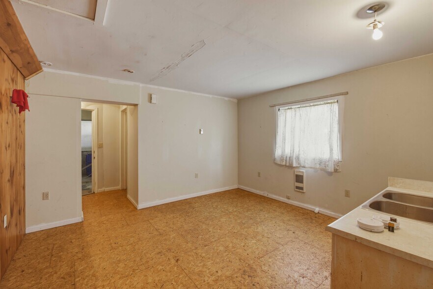 More Photos Of 7024 Hwy 6, Tobermory Storefront Retail Residential For Sale